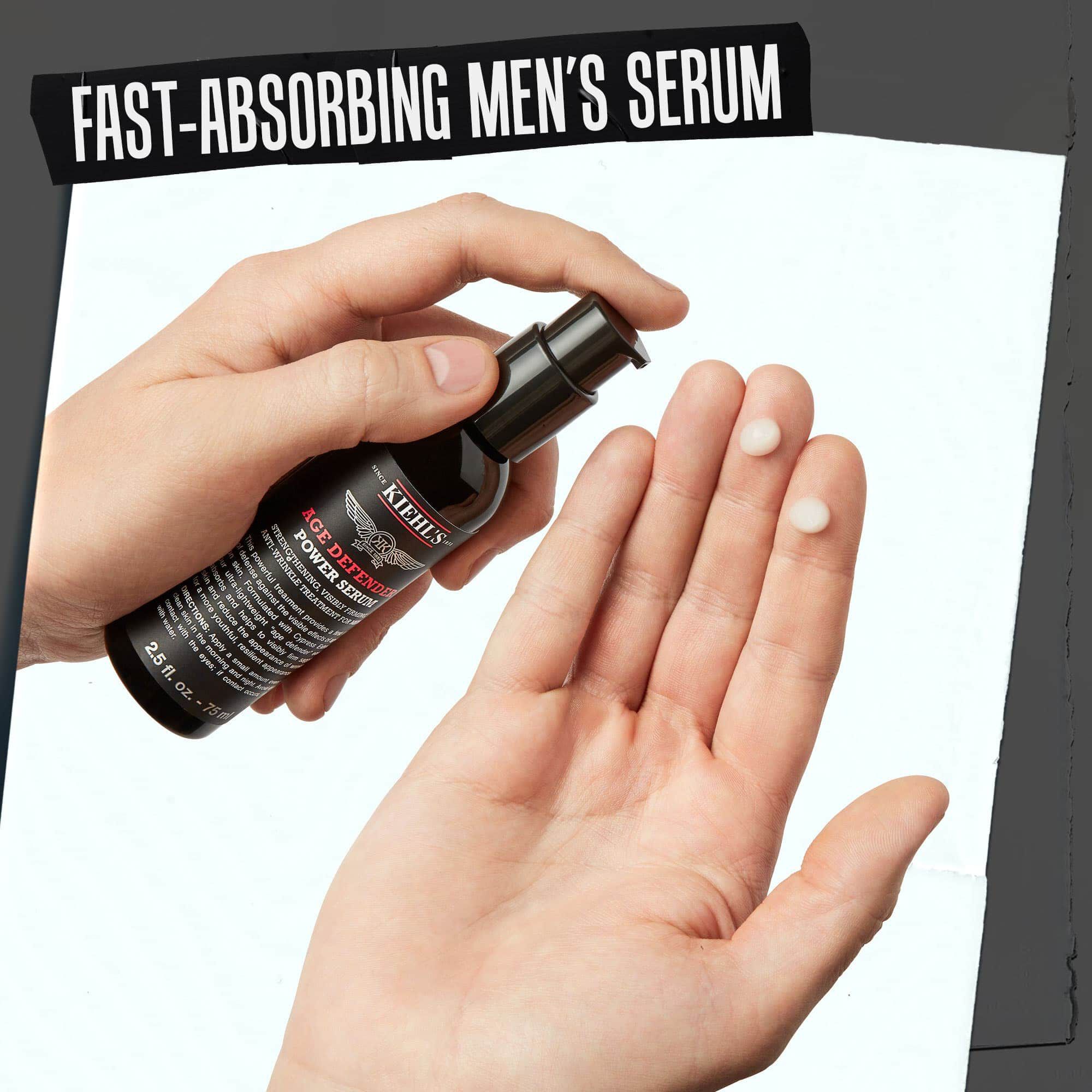 Mano aplicando Age Defender Power Serum; serum masculino de rapida absorcion.