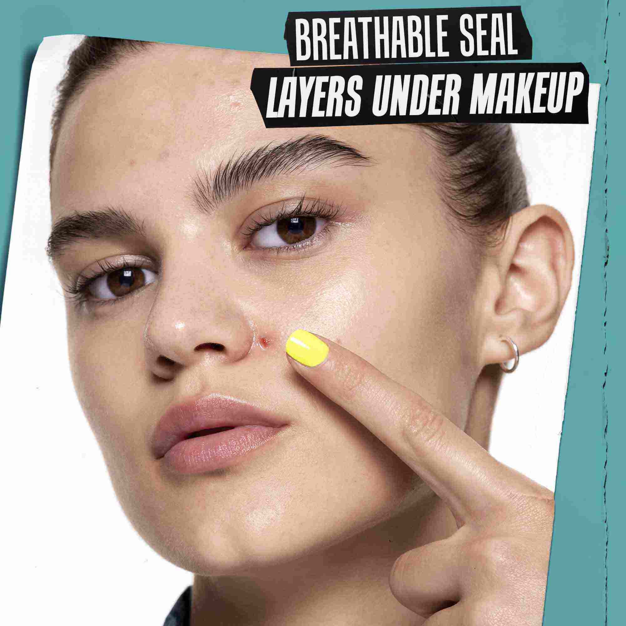 Aplicacion de Truly-Targeted Blemish-Clearing Solution en la piel.