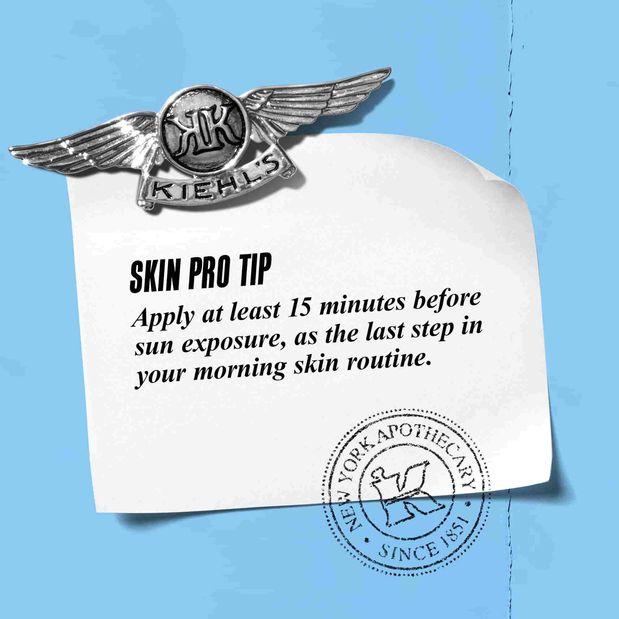 Grafico con el texto: "Consejo profesional: Aplicar al menos 15 minutos antes de la exposicion al sol, como ultimo paso de tu rutina matutina."