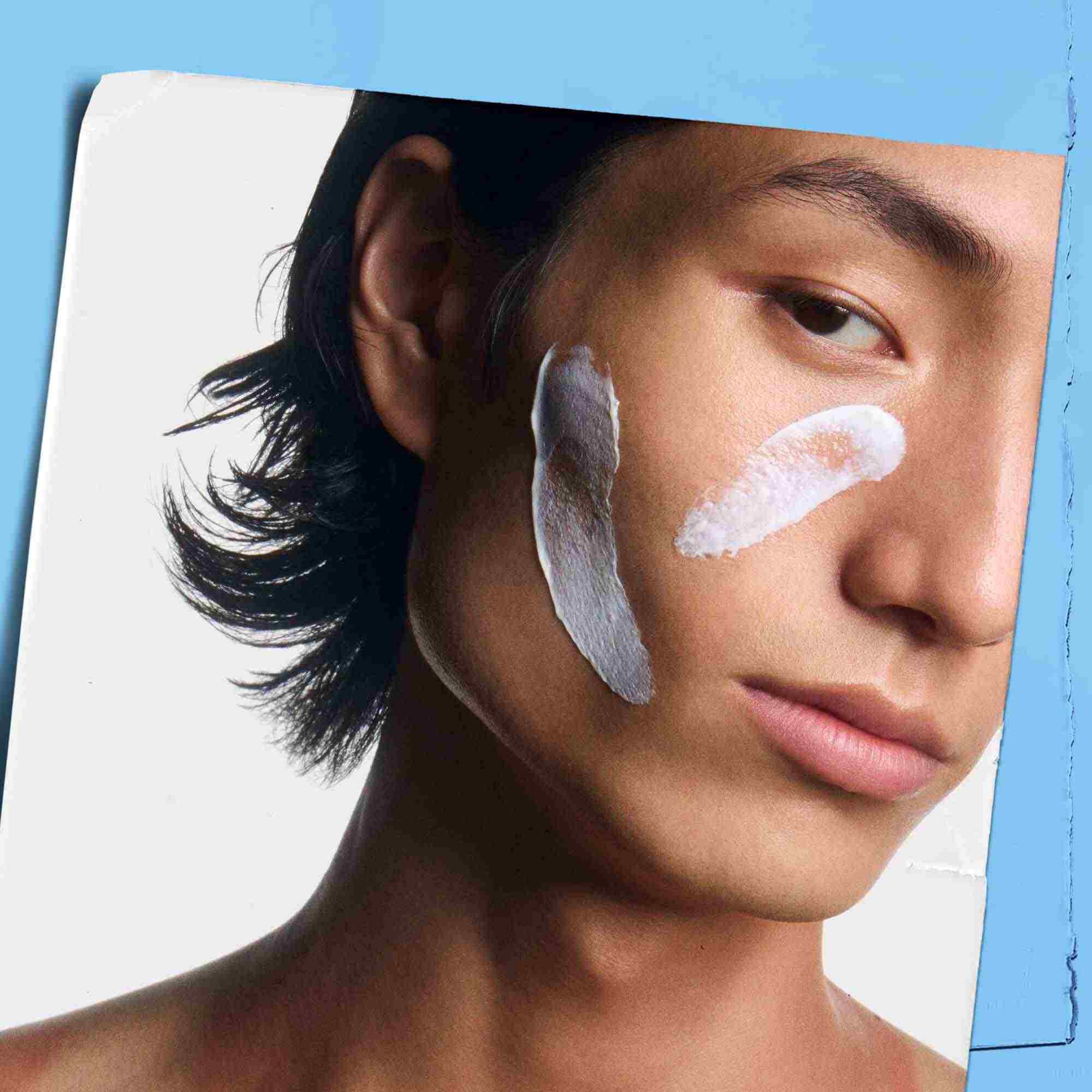 Ultra Facial Cream SPF 30 aplicado en el rostro de un modelo.
