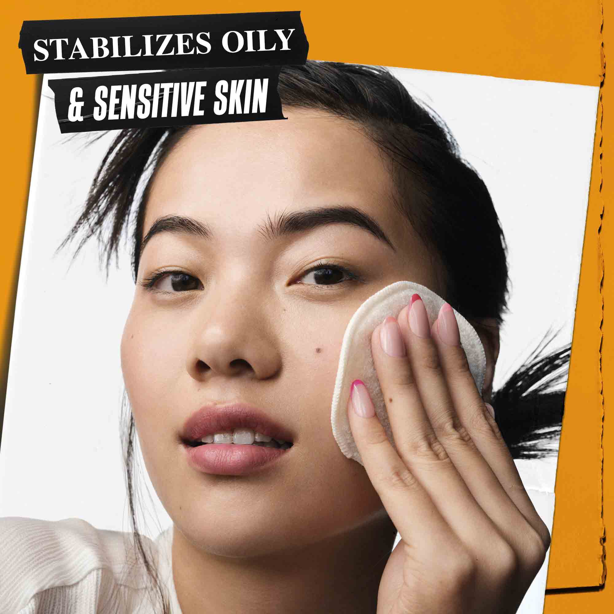 Una persona aplicando el Calendula Herbal-Extract Toner en su piel. El texto enfatiza su capacidad para estabilizar la piel grasa y sensible.