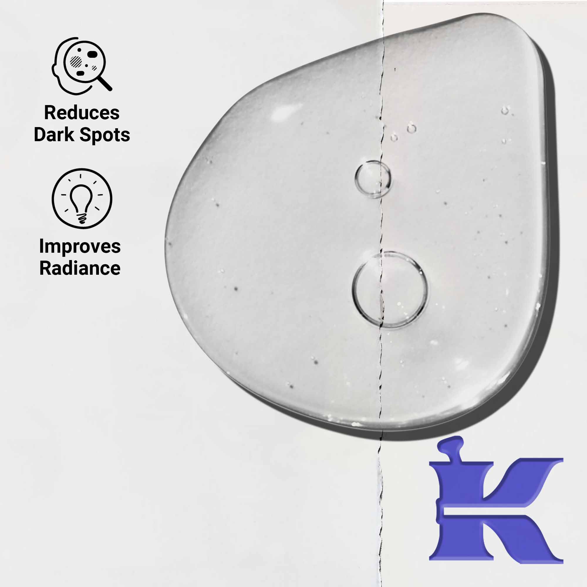 Primer plano de la textura de Clearly Corrective Dark Spot Solution mostrando gotas de liquido transparente.