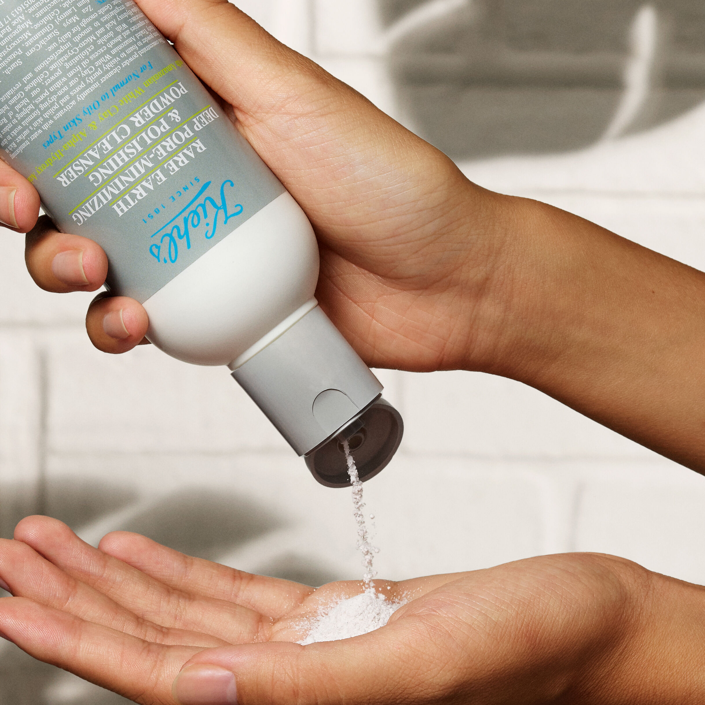 Rare Earth Deep Pore-Minimizing Limpiador Facial en Polvo