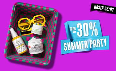 Cesta con cremas Kiehl's, gafas amarillas y cartel de oferta: "29-8 julio Summer Party -30% Dto". Fondo morado brillante.