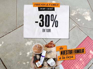 Manos con productos Kiehl's. Promocion Friends & Family: -30% en todo (28 sep - 4 oct). "De nuestra familia a la tuya".