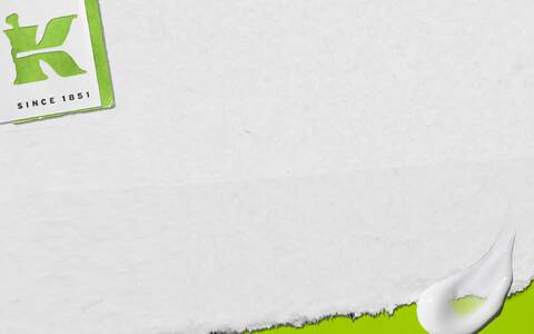 Texto alternativo: Logo de la marca "K" en color verde, junto a un fondo blanco con un detalle de pintura verde y una gota.