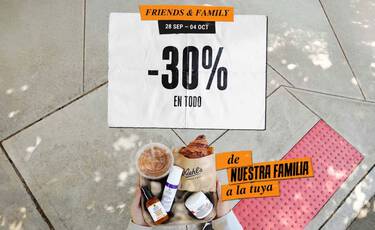 Manos con productos Kiehl's. Promocion Friends & Family: -30% en todo (28 sep - 4 oct). "De nuestra familia a la tuya".